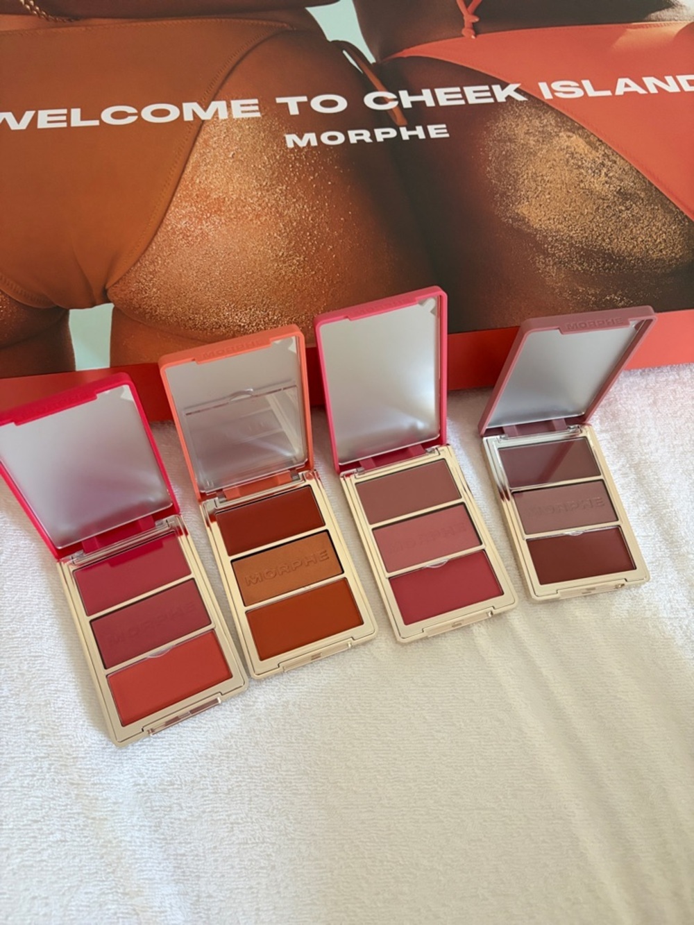 4 x Morphe Cheek Thrills  Island Blush Quartet - Pink, Coral, Peach, Mauve
